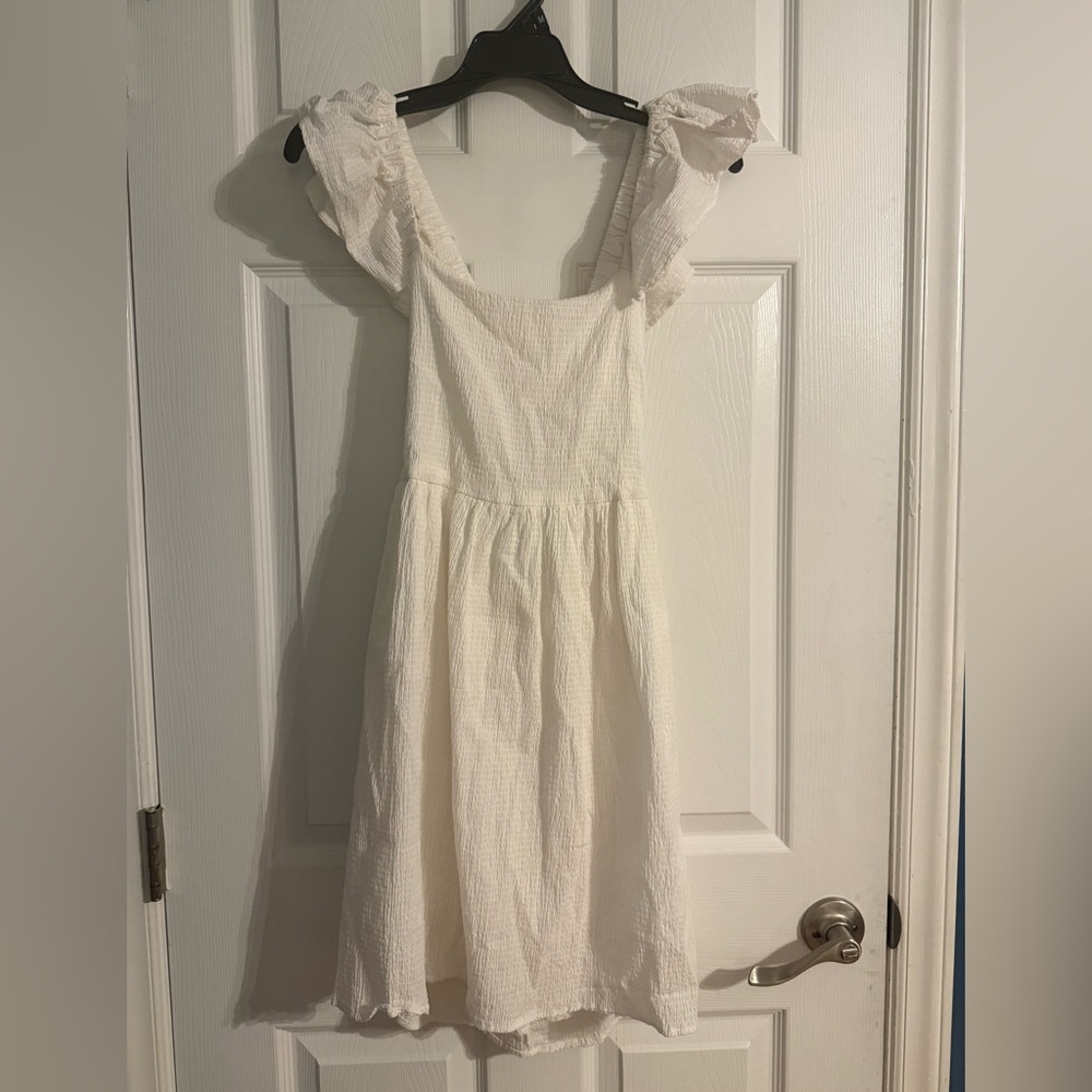 Mi Ami Cream Casual Dress with Ruffled Sleeves